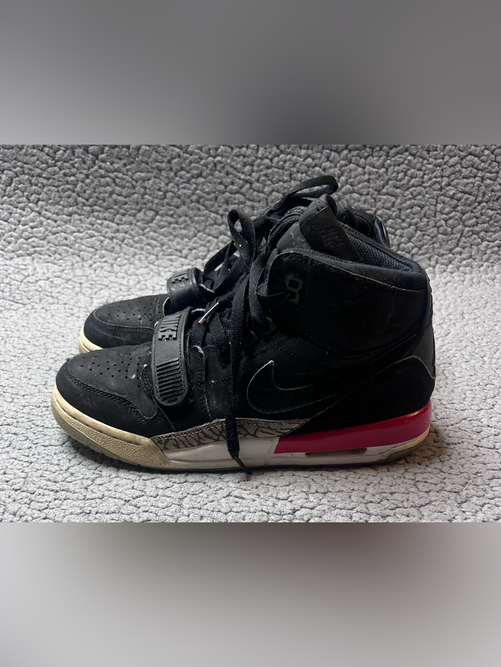 Nike Air Jordan Legacy 312 Sneaker Boys Size 6.5 Youth Black And Red